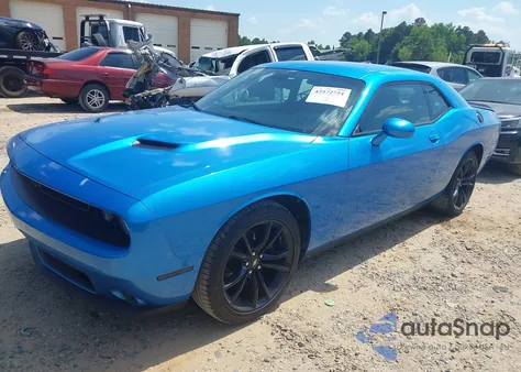 2018 Dodge Challenger Sxt Plus z USA, uszkodzony, nr VIN 2C3CDZAG7JH333962